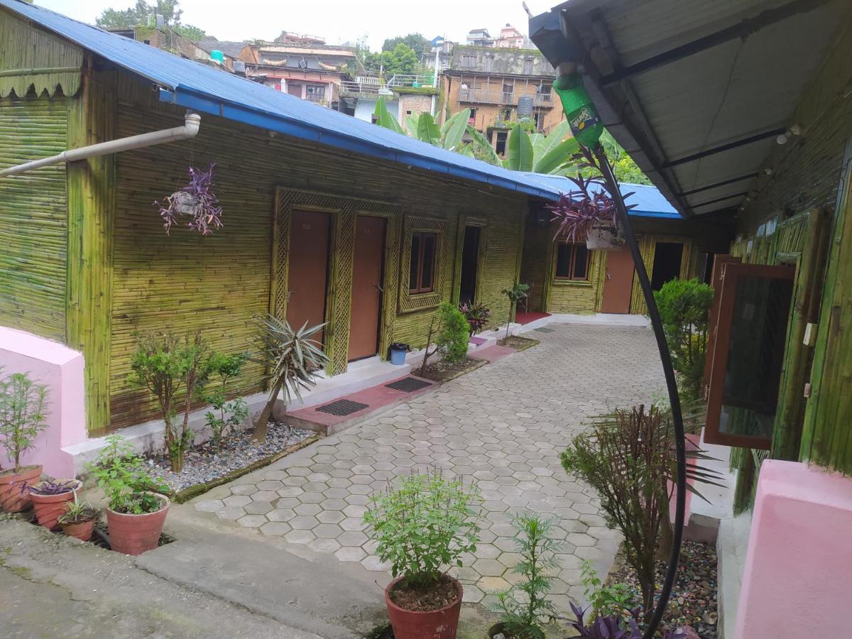 Hotel New Bamboo Palace Gorkhā Екстериор снимка