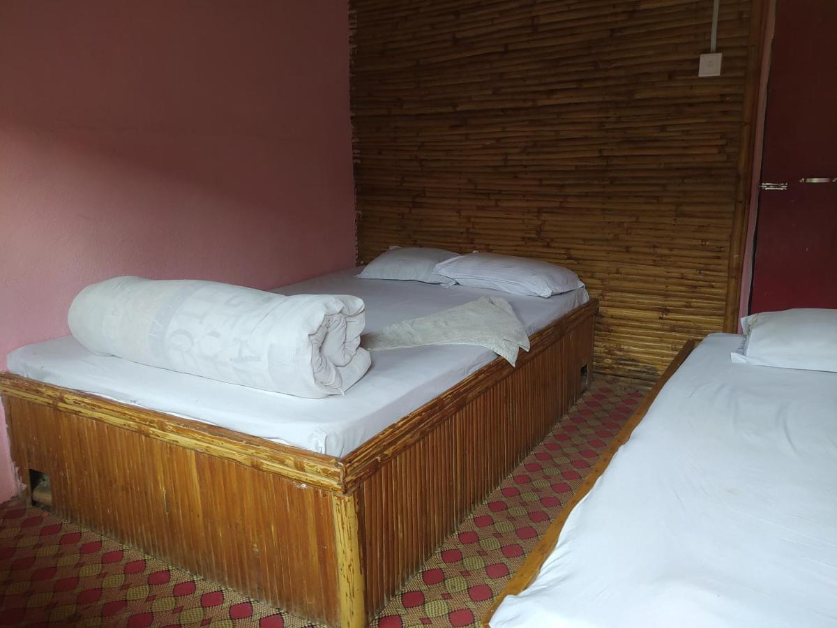 Hotel New Bamboo Palace Gorkhā Екстериор снимка